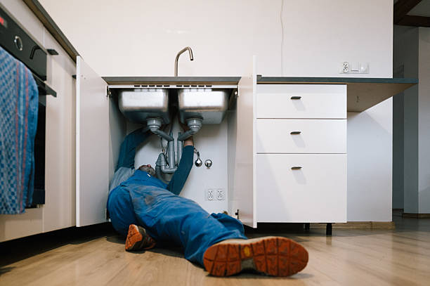 Professional Emergency Plumber technician working in Nortonville, KS